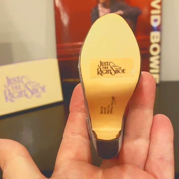 NIB 70s Silver Platform Slingbacks Collectible "Just The Right Shoe" - Picture 4 of 5
